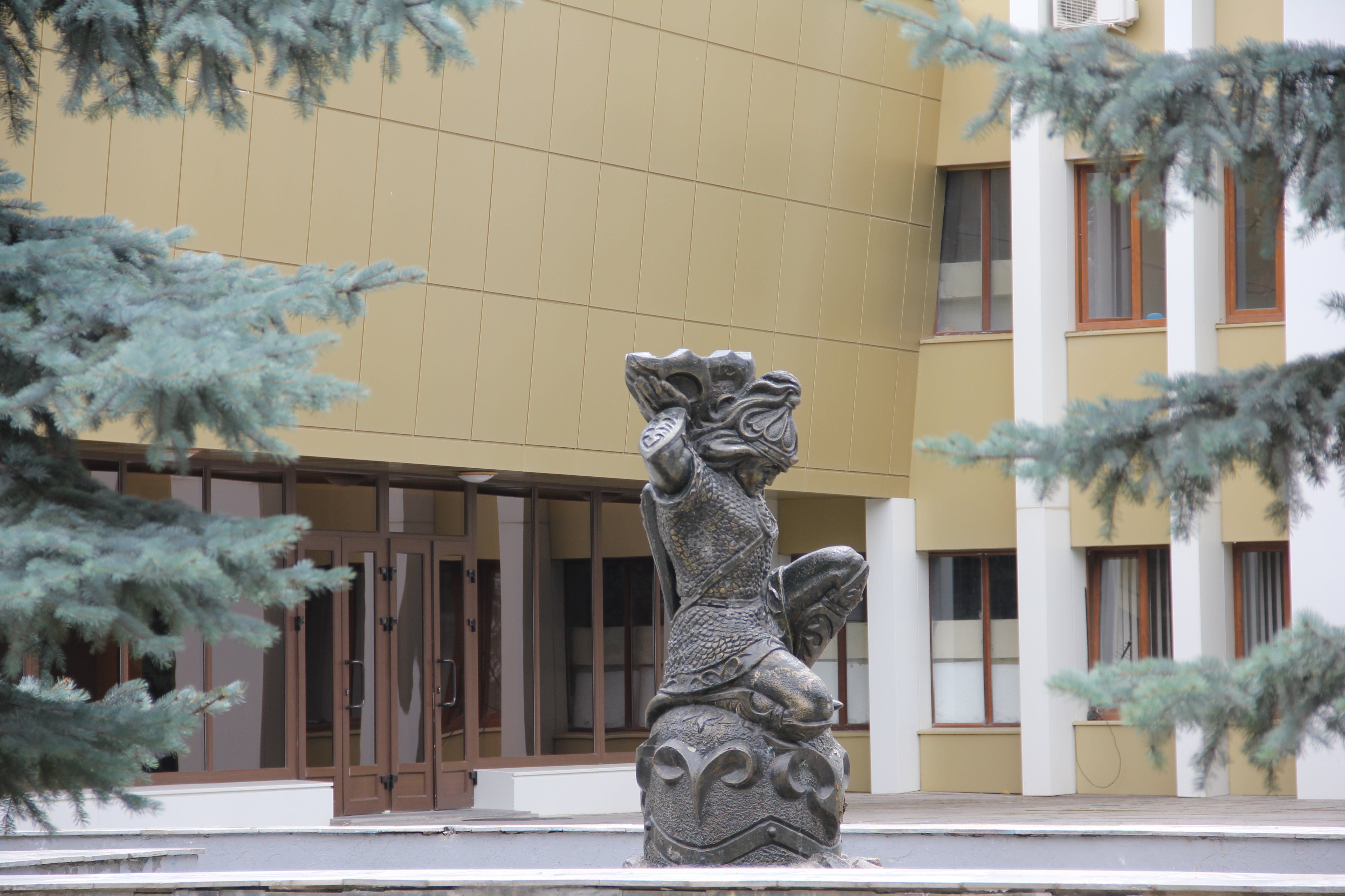Скульптор Бекъойты Алан Скульптор Бекъойты Алан