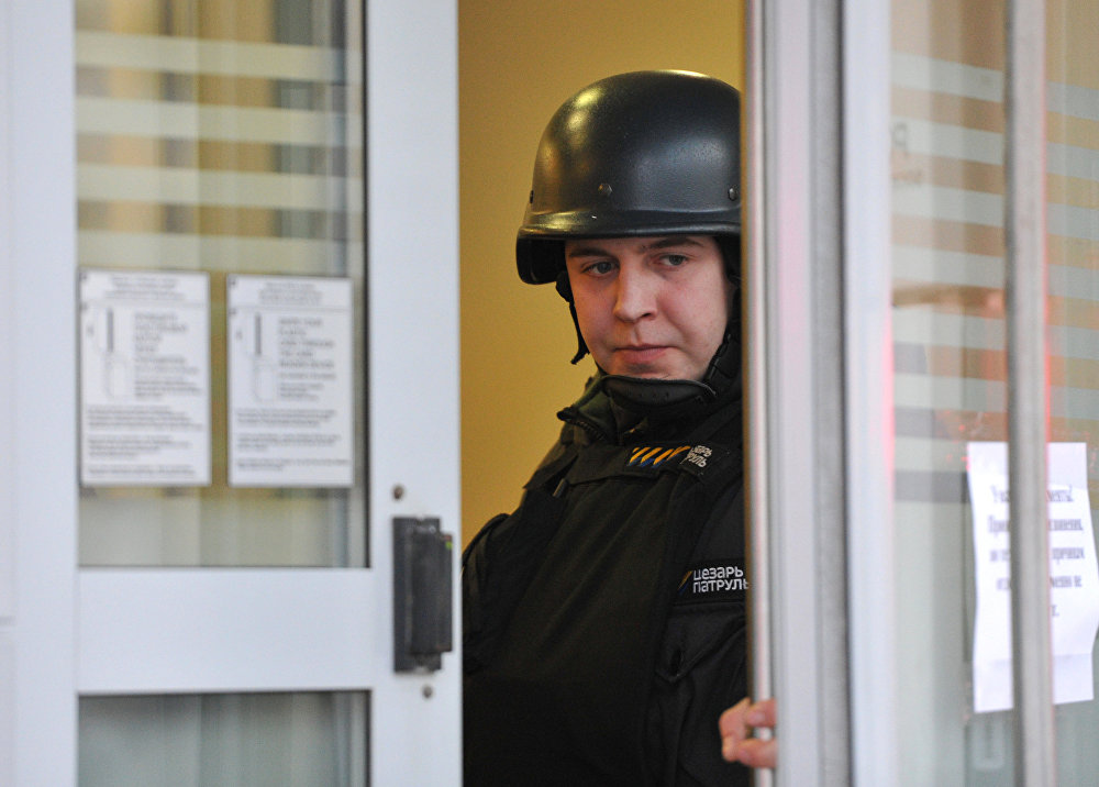 Вооруженный налетчик унес из банка в Екатеринбурге несколько миллионов
