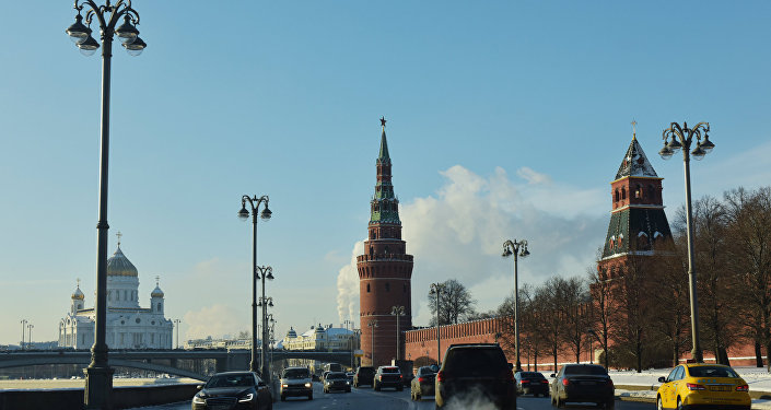 Кремлевская набережная в Москве Кремлевская набережная в Москве