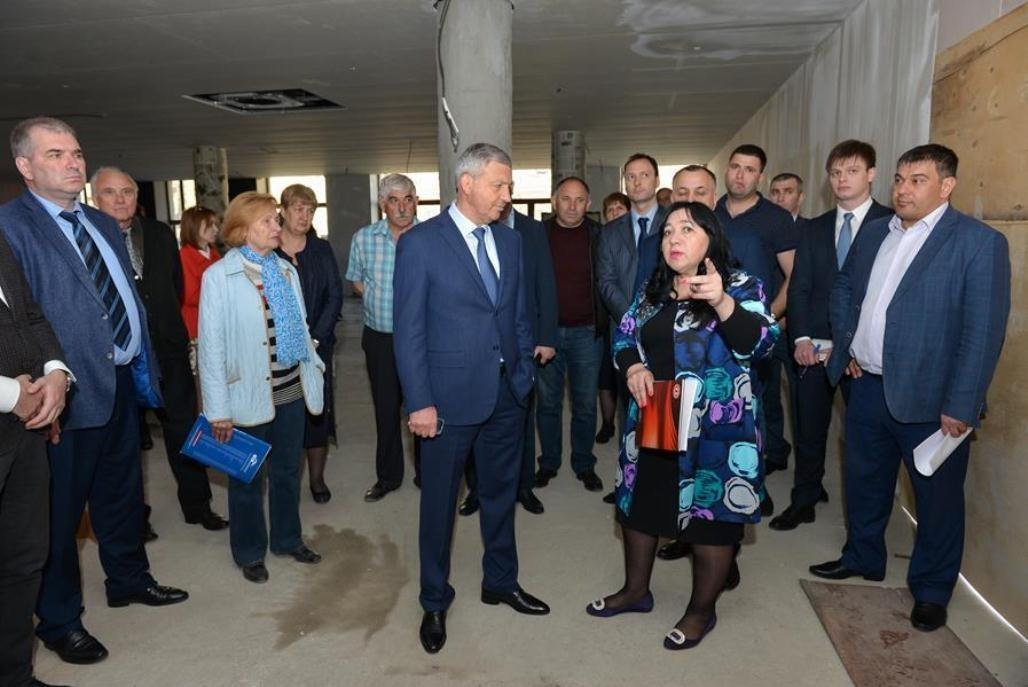 Глава Северной Осетии Вячеслав Битаров в Национальном музее Глава Северной Осетии Вячеслав Битаров в Национальном музее