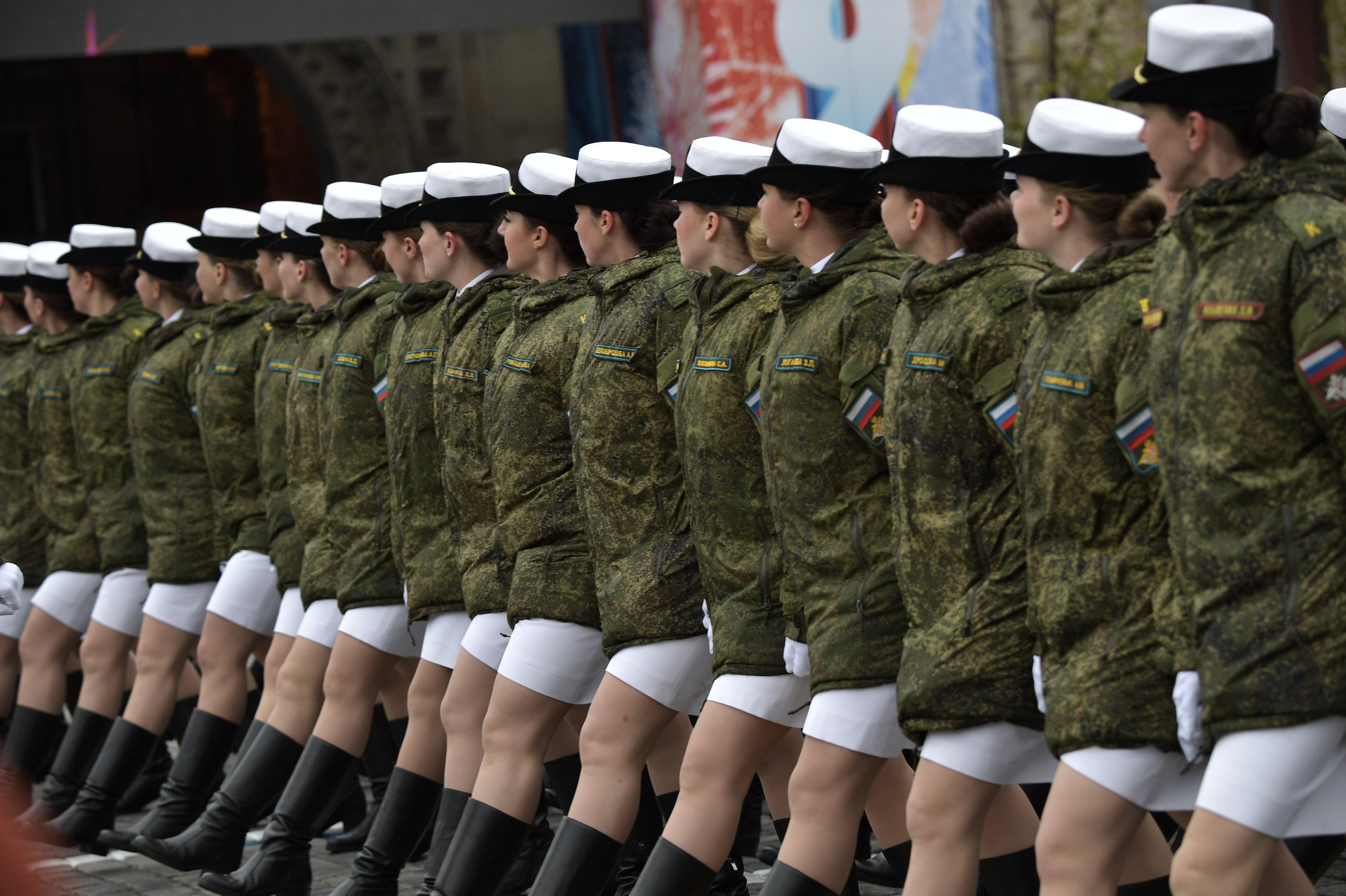 Cводный парадный расчет женщин-военнослужащих Военного университета министерства обороны РФ во время военного парада в Москве Cводный парадный расчет женщин-военнослужащих Военного университета министерства обороны РФ во время военного парада в Москве