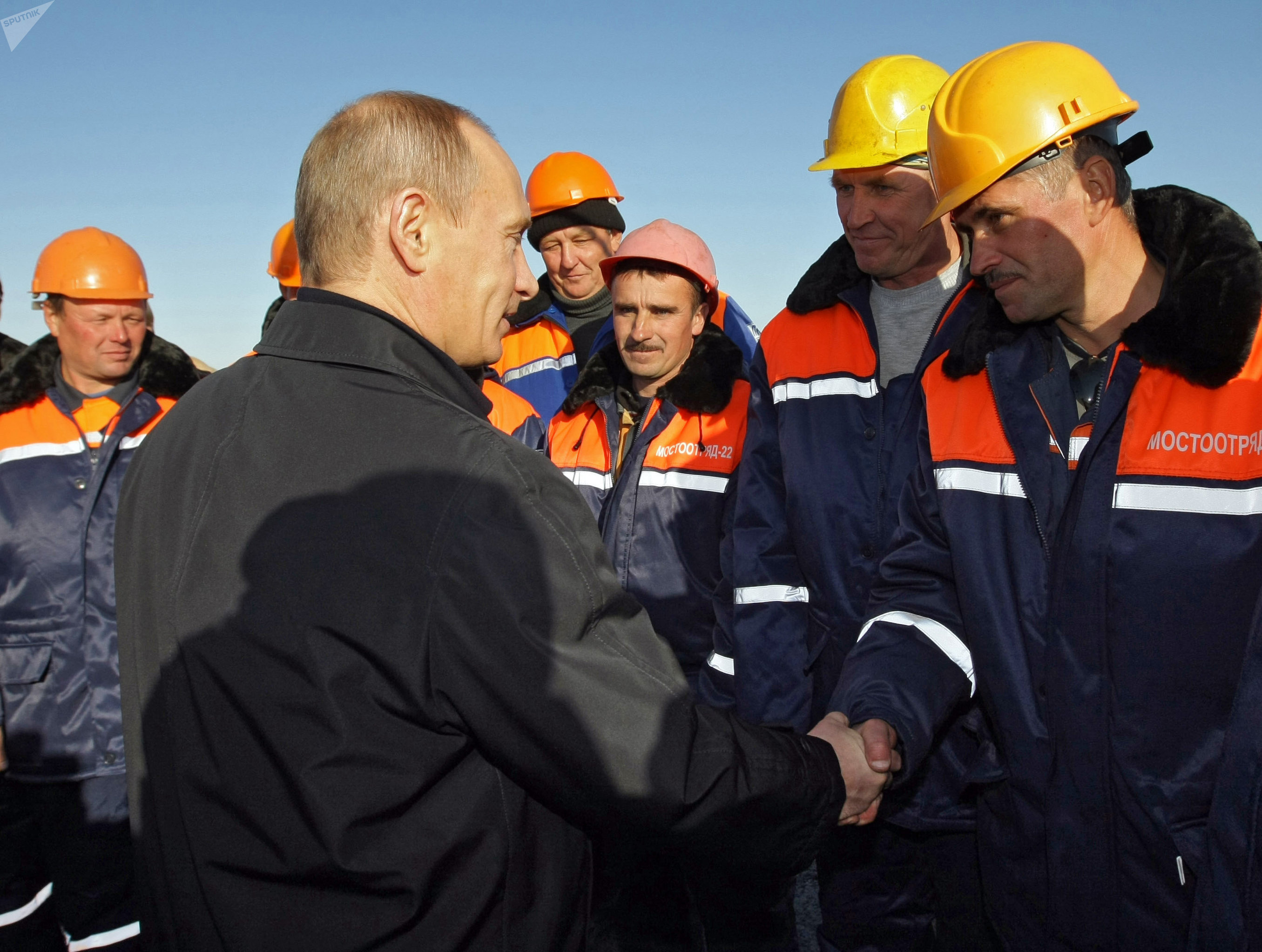 Владимир Путин поздравляет строителей Владимир Путин поздравляет строителей