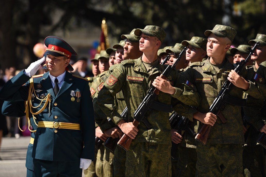 Военный парад в Цхинвале к Дню республики Военный парад в Цхинвале к Дню республики